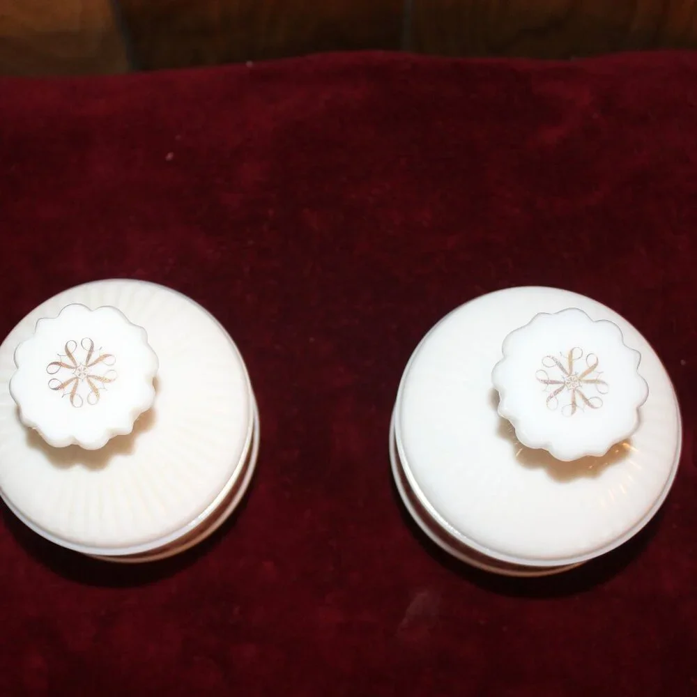 Avon lid gold